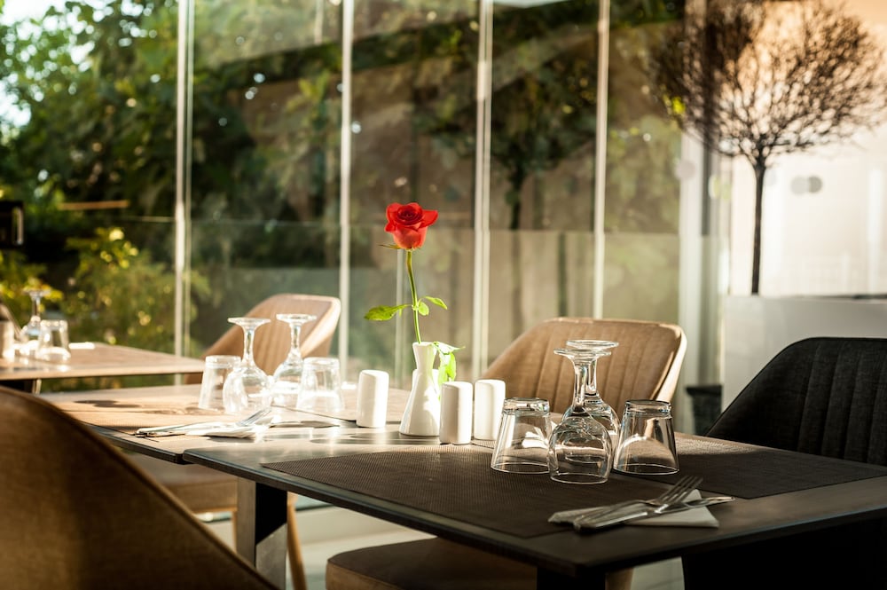 Ionis Art Hotel 37/51