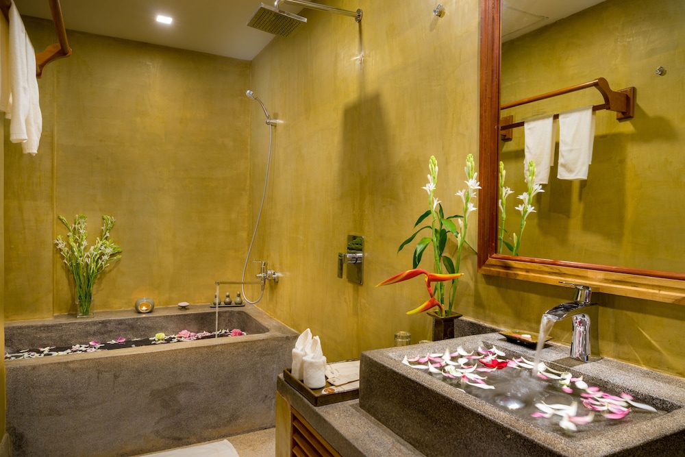 Deluxe, King Bed, Khmer House Resort 2/3