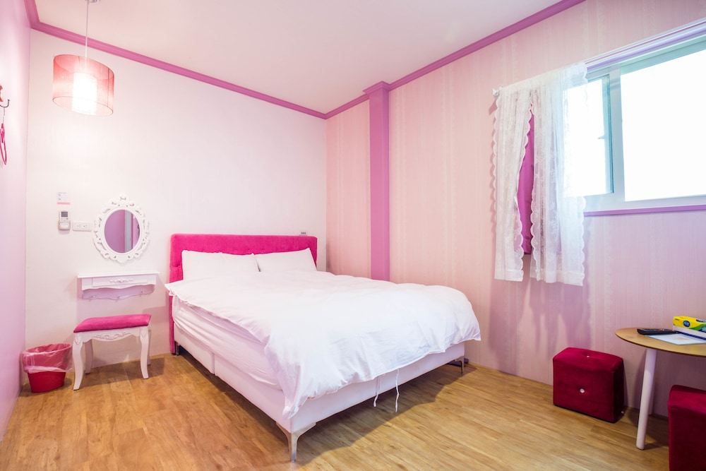 N. Castle Hotel 35/41