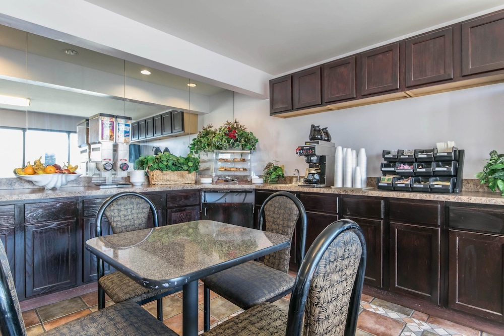 Studio6 Suites Louisville, KY - Airport Expo Center 25/27