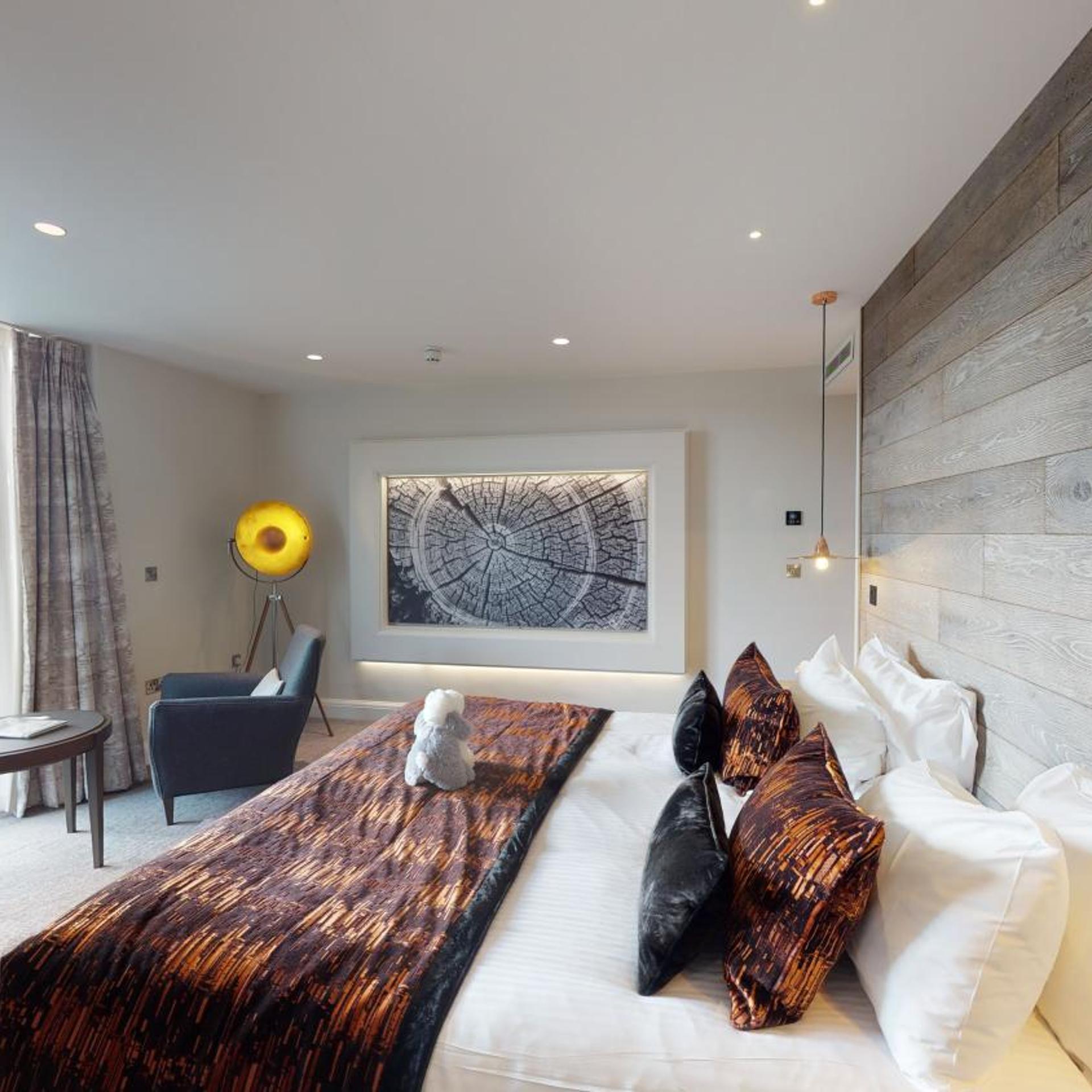 Club, Double or Twin Bed