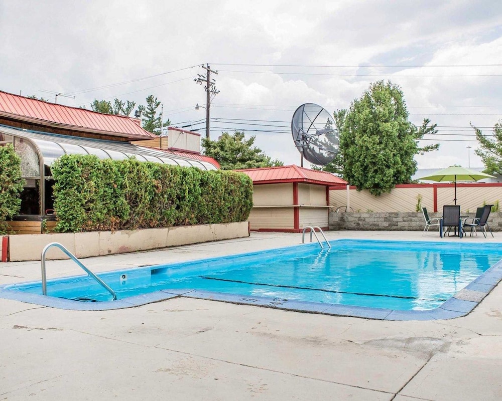 Econo Lodge Scranton near Montage Mountain 5/25