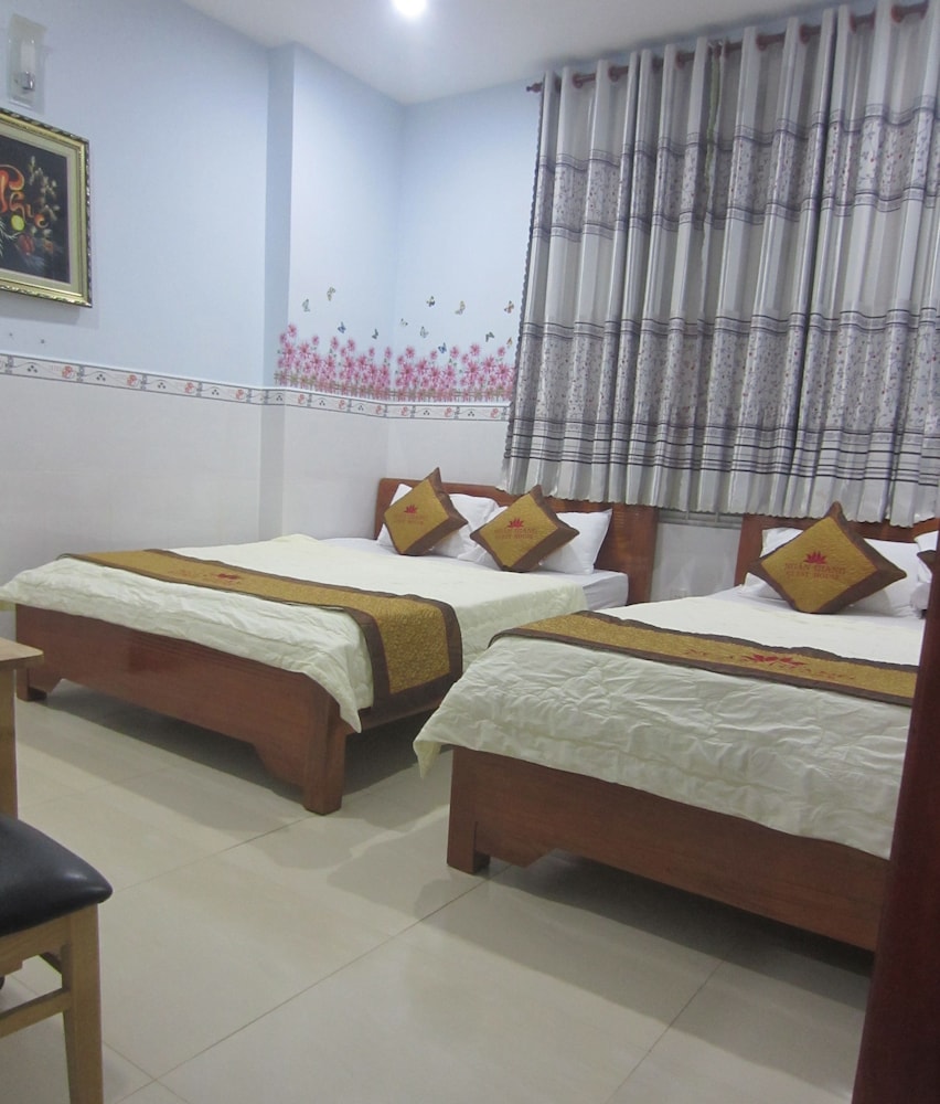 Ngan Giang Guest House 11/65