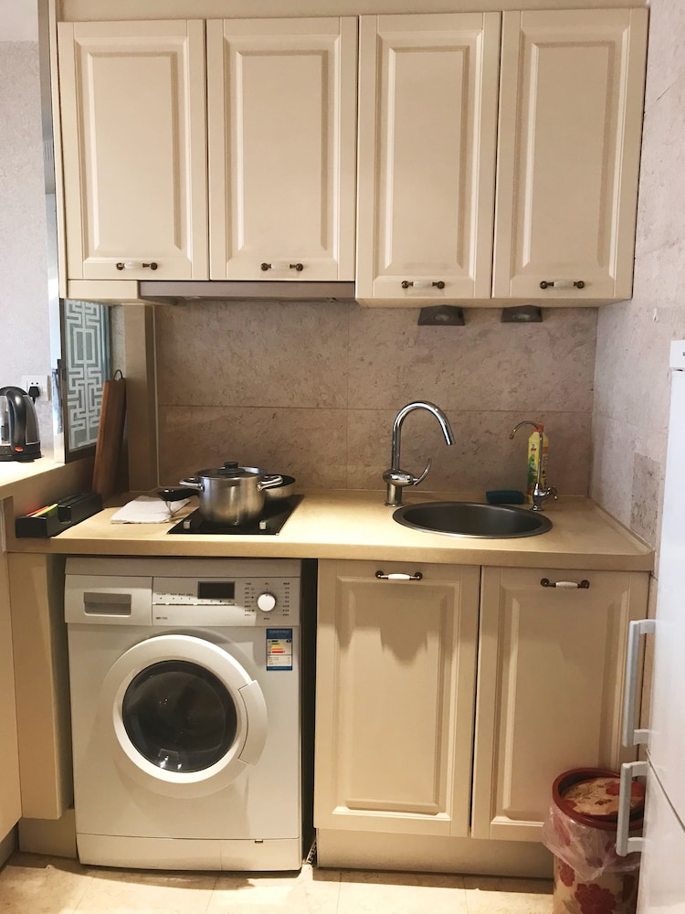 Shanghai ZiYuan Service Apartment 13/61