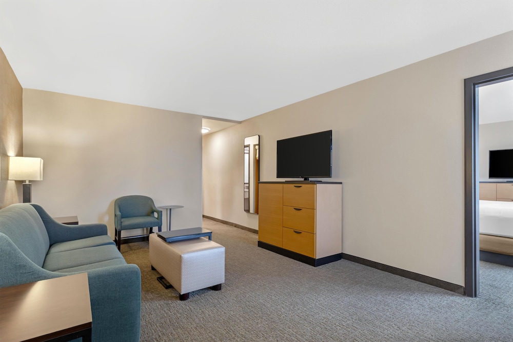 Drury Inn and Suites Joplin 43/50