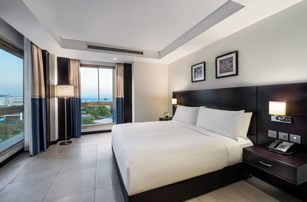 JUNIOR SUITE, KING BED, SEA VIEW
