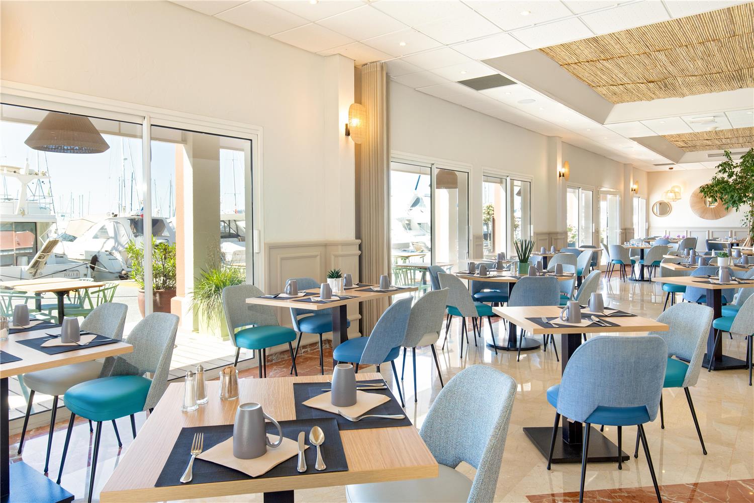 restaurant cafeteria