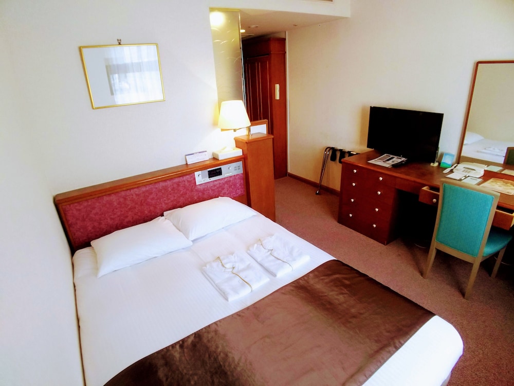 Tokyo Grand Hotel 32/48