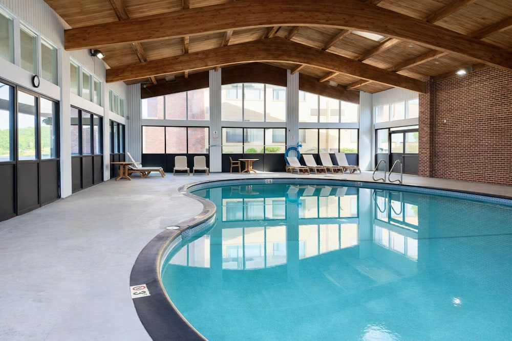 Riverview Inn & Suites 40/69