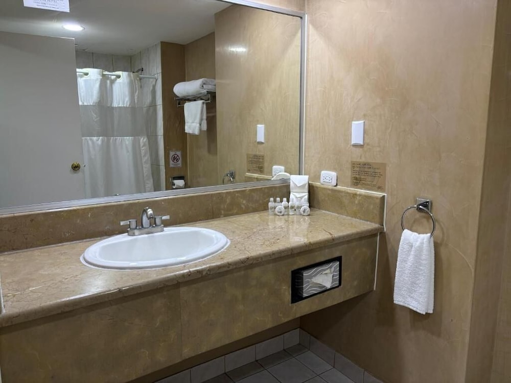 Clarion Amon Plaza 57/60