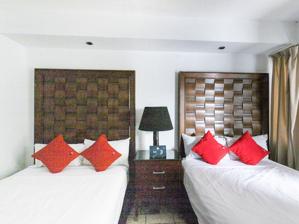 Zona Dorada Inn 18/50