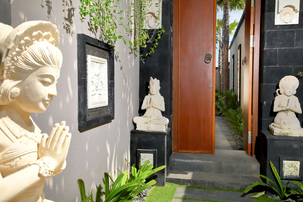 The Banyumas Suite Villa Legian 6/39