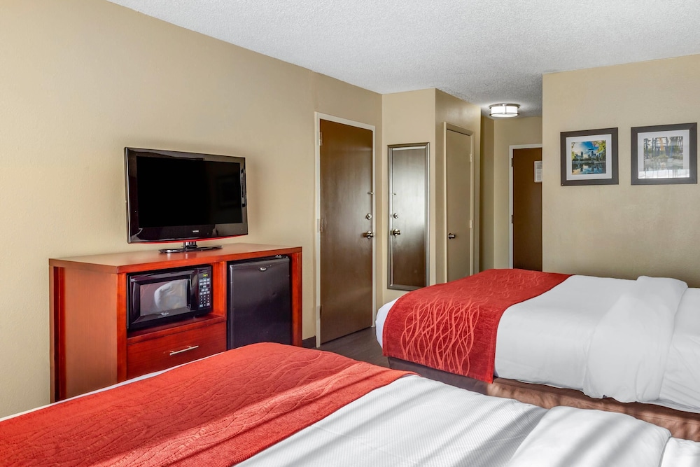 Room, 2 Queen Beds, Pool Side
