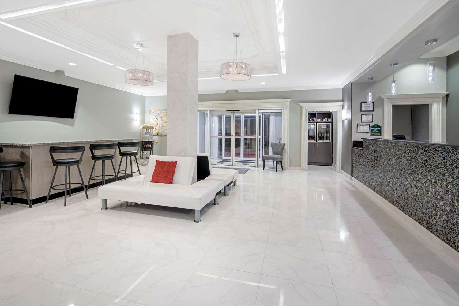 La Quinta Inn & Suites by Wyndham Brownsville North 14/27