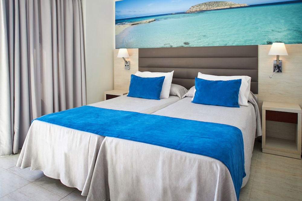Superior, Triple, Twin Beds, Murphy Bed, Pool View