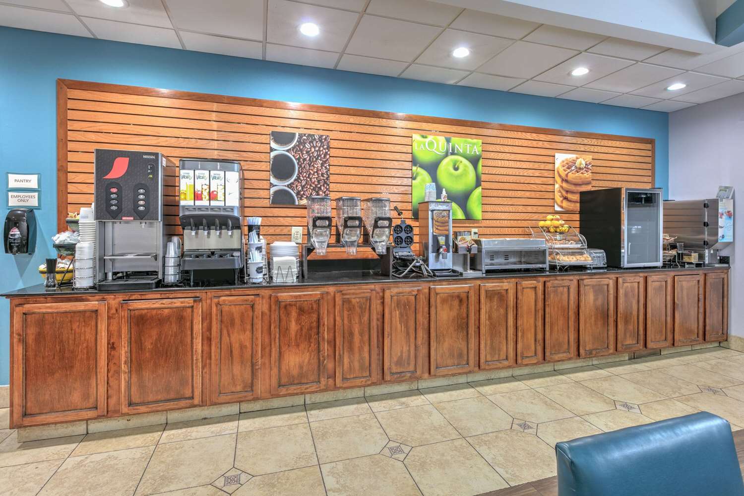 La Quinta Inn & Suites by Wyndham Tulsa Airpt / Expo Square 2/35
