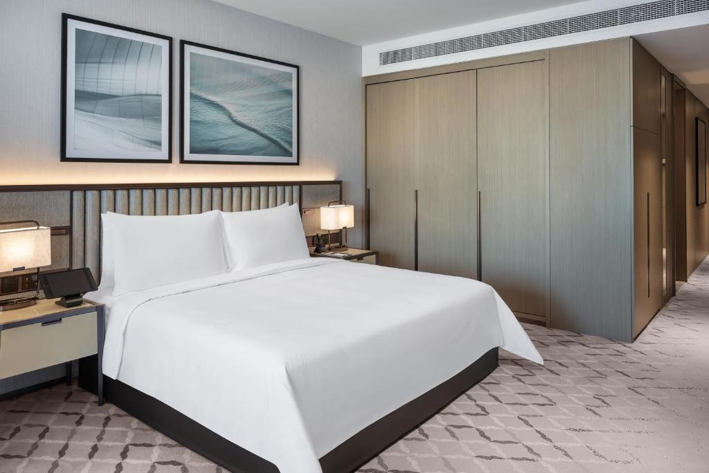 Room at Premium 3B with Skyline View in Address Harbor Point, DUBAI