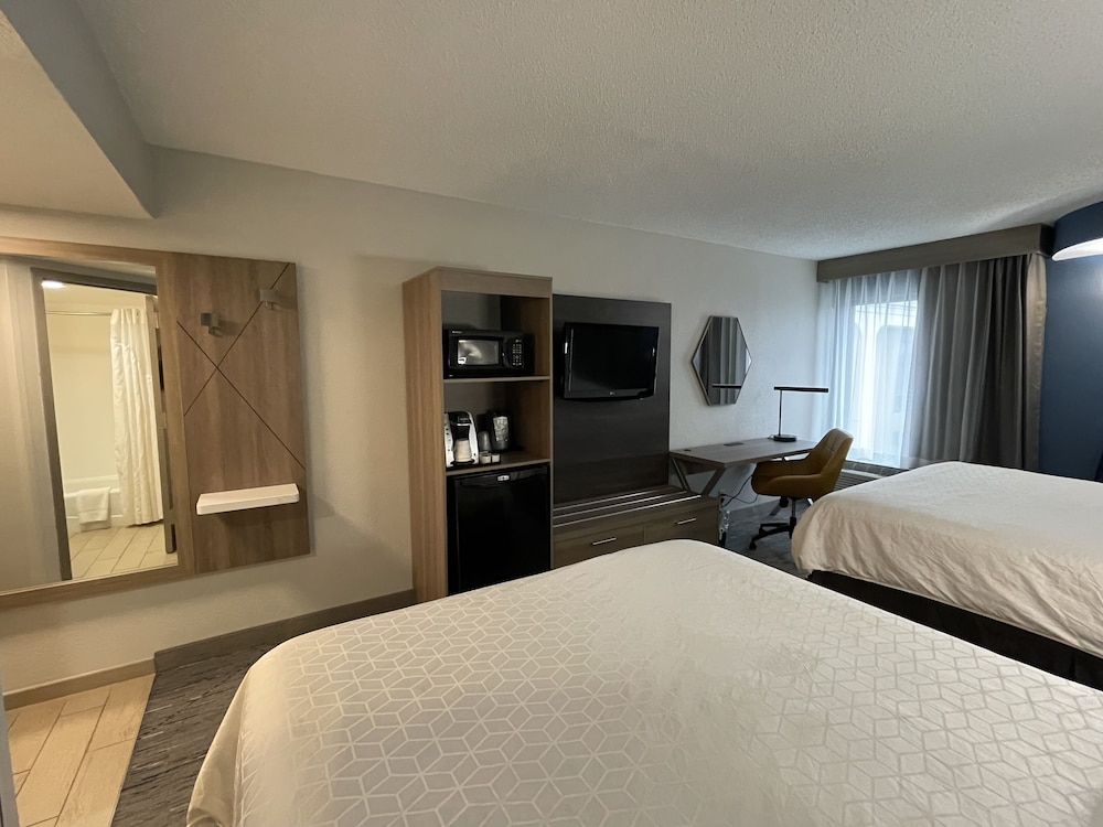 Holiday Inn Express Burlington 18/79