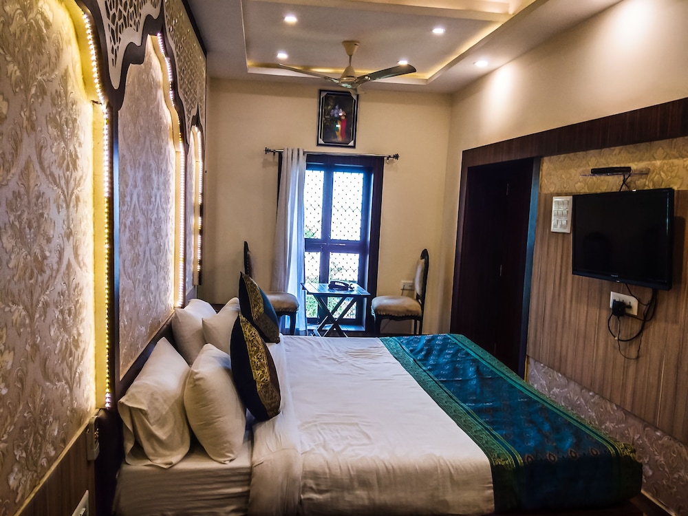 Dwivedi Hotels Sri Omkar Palace 6/37