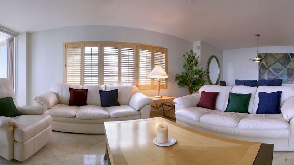 Ocean Manor Beach Resort 34/53