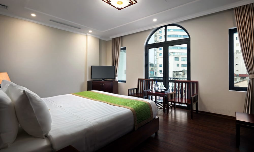 DELUXE, DOUBLE BED