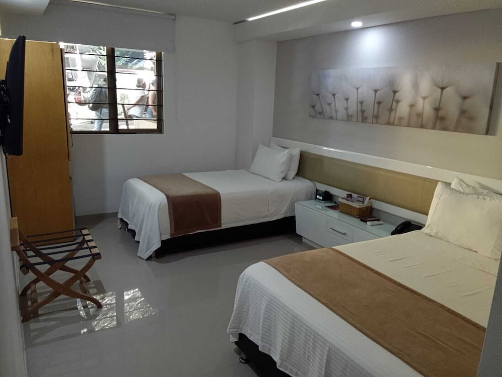HOTEL ZONA A 35/66