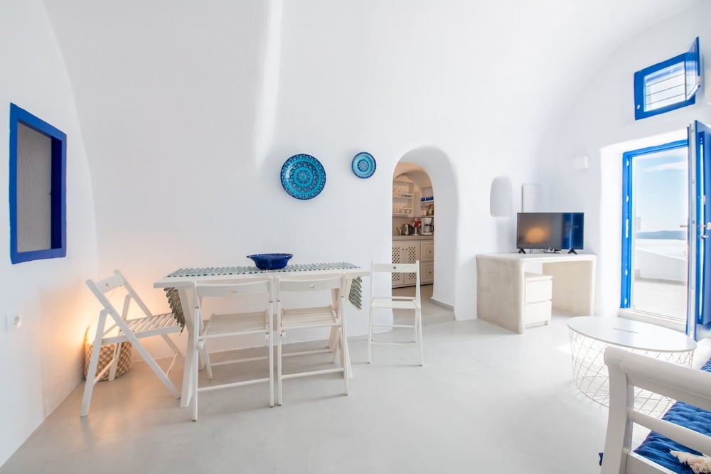 Blu Blanco Cave House 21/47