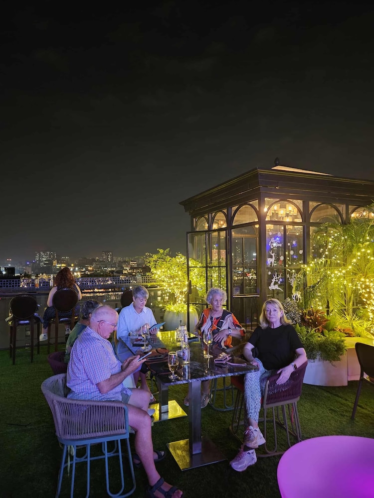 Golden Silk Boutique Hotel 68/70