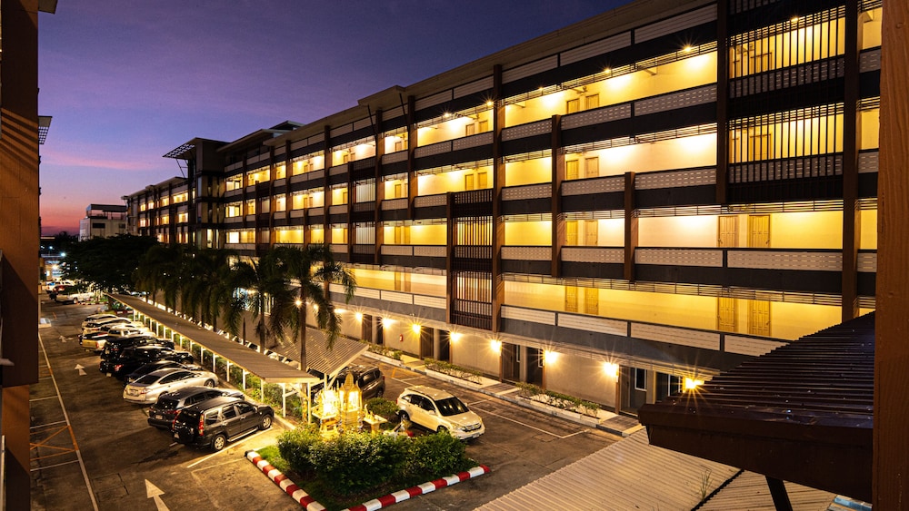B2 Korat Night Market Boutique & Budget Hotel 3/19