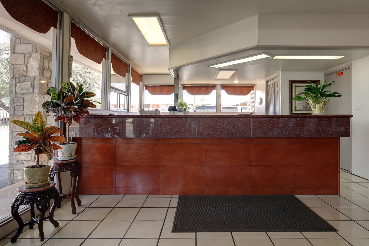 Americas Best Value Inn Uvalde 10/31