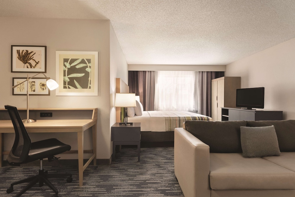 Country Inn & Suites by Radisson, Northfield, MN 16/25