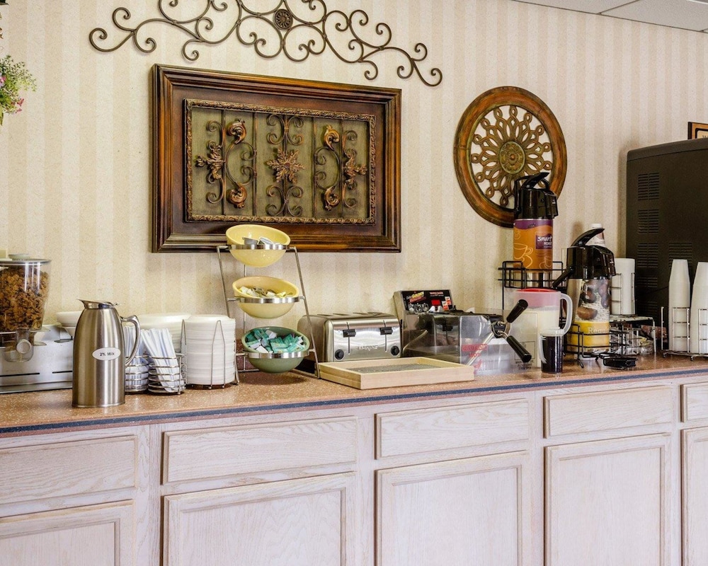 Econo Lodge Inn & Suites Philadelphia MS 16/80