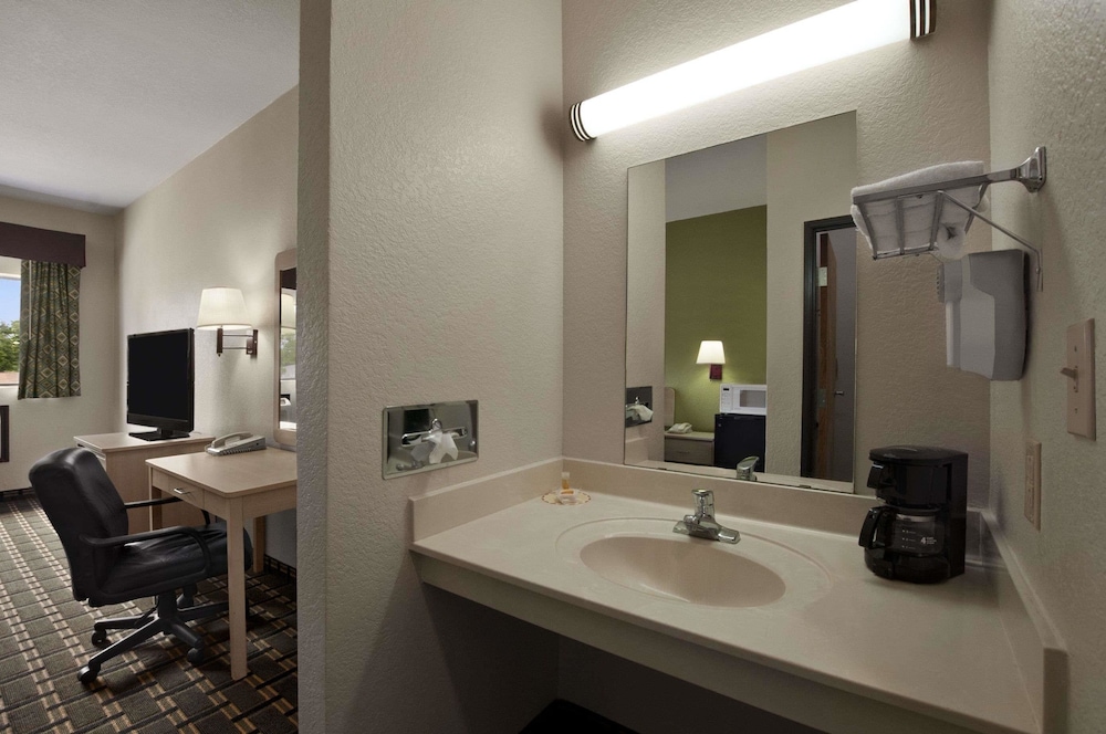 Days Inn By Wyndham Childress 12/21