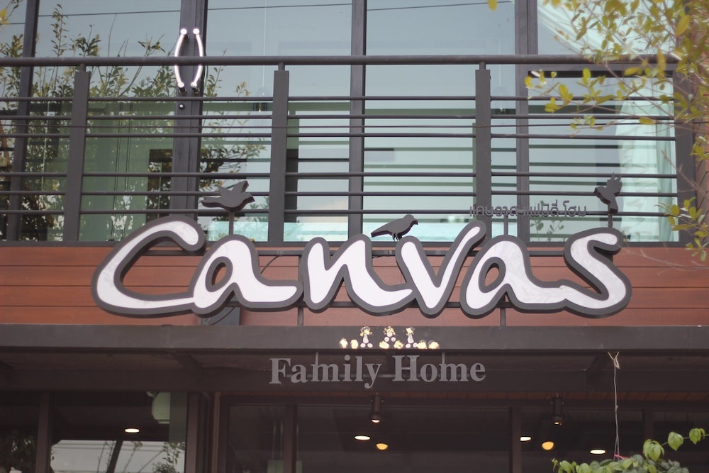 Canvas Family Home 1/30