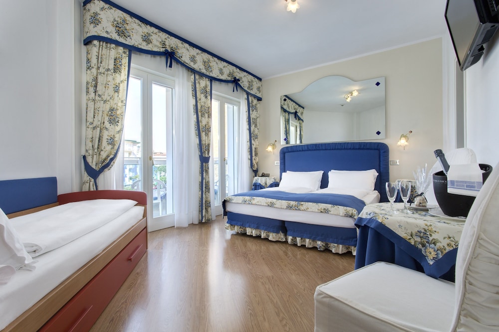 Hotel Cavalieri Palace 9/90