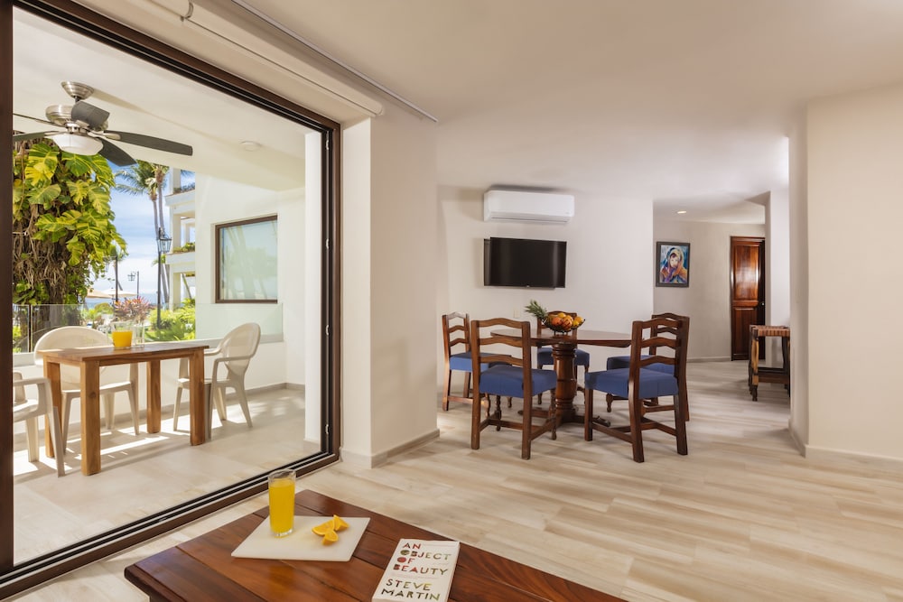 Vista Vallarta All Suites on the Beach 60/75