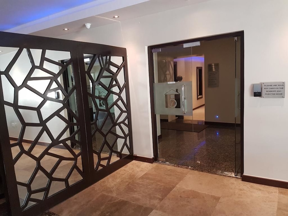 Check Inn Hotel Abuja 2/35