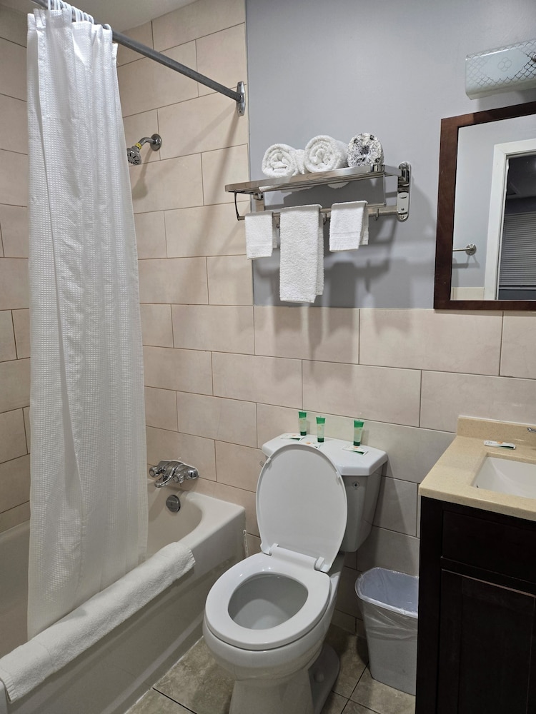 Knights Inn Cobourg 43/47