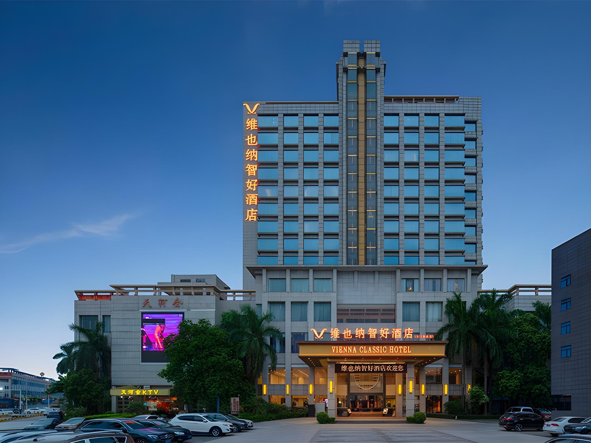 Jinghong International Business Hotel 8/68