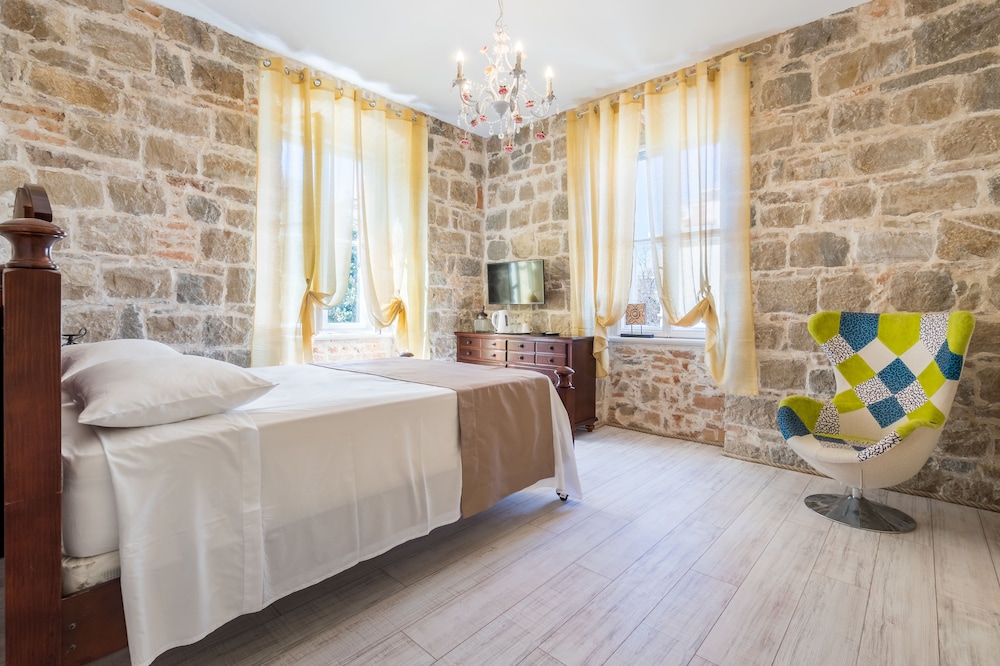 PIETRA ROSSA Luxury Rooms 20/66
