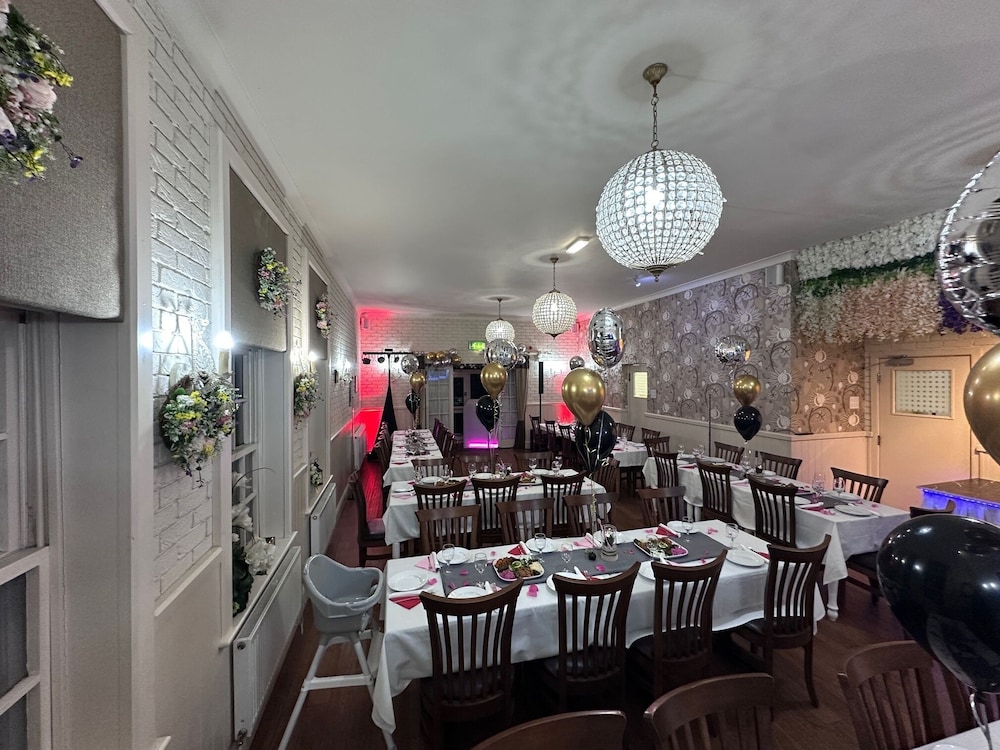 Pine Lodge Hotel & Restaurant Mansfield 41/48