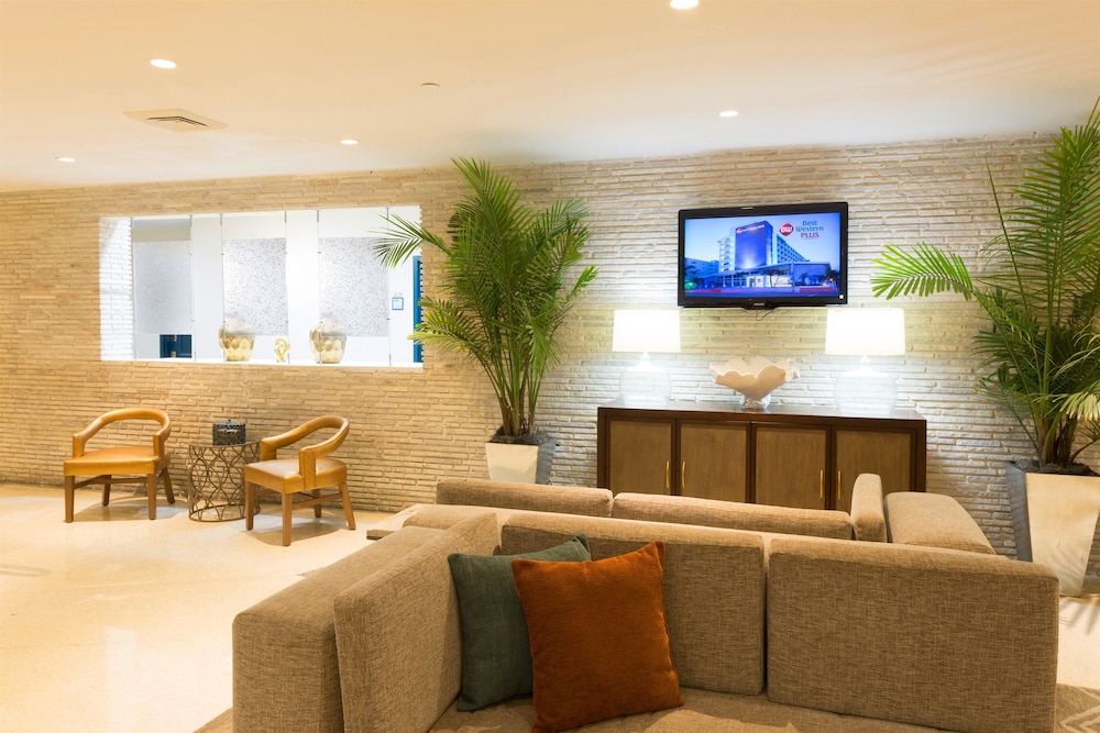 Best Western Plus Atlantic Beach Resort 33/44