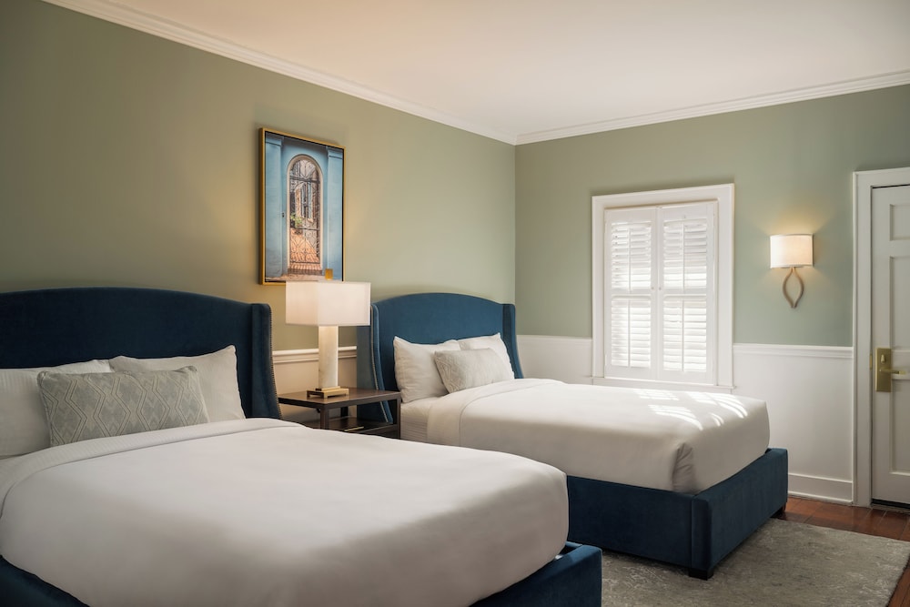 TRADITIONAL, 2 DOUBLE BEDS, COURTYARD VIEW