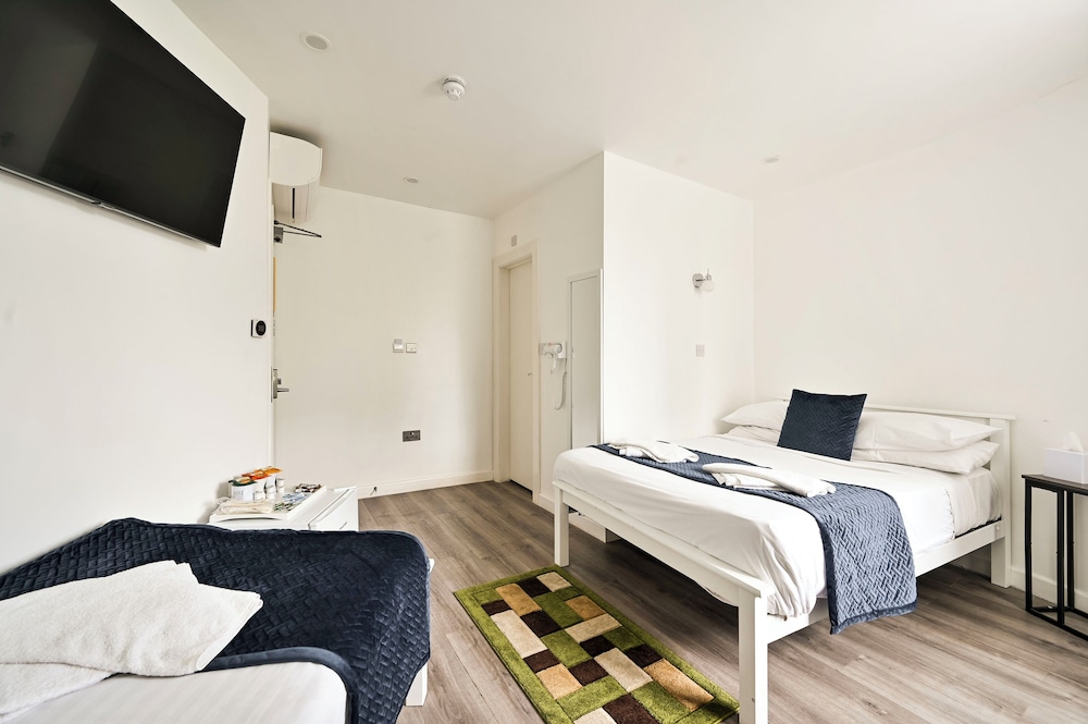غرفة عائلية بسرير مزدوج وسرير فردي، City London Hotel 2/6