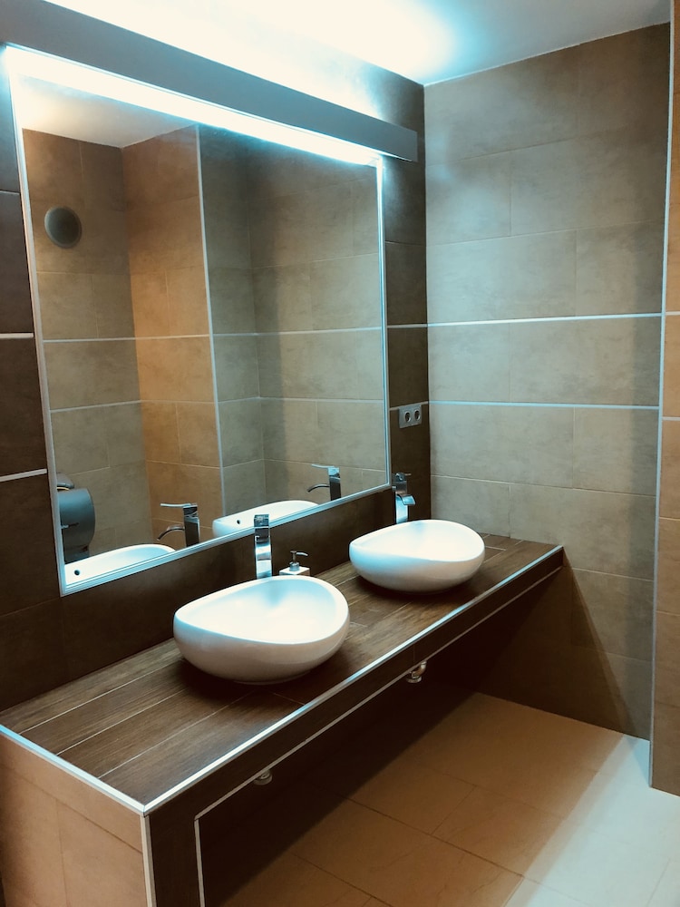 Regency Torviscas Apartments And Suites 24/63