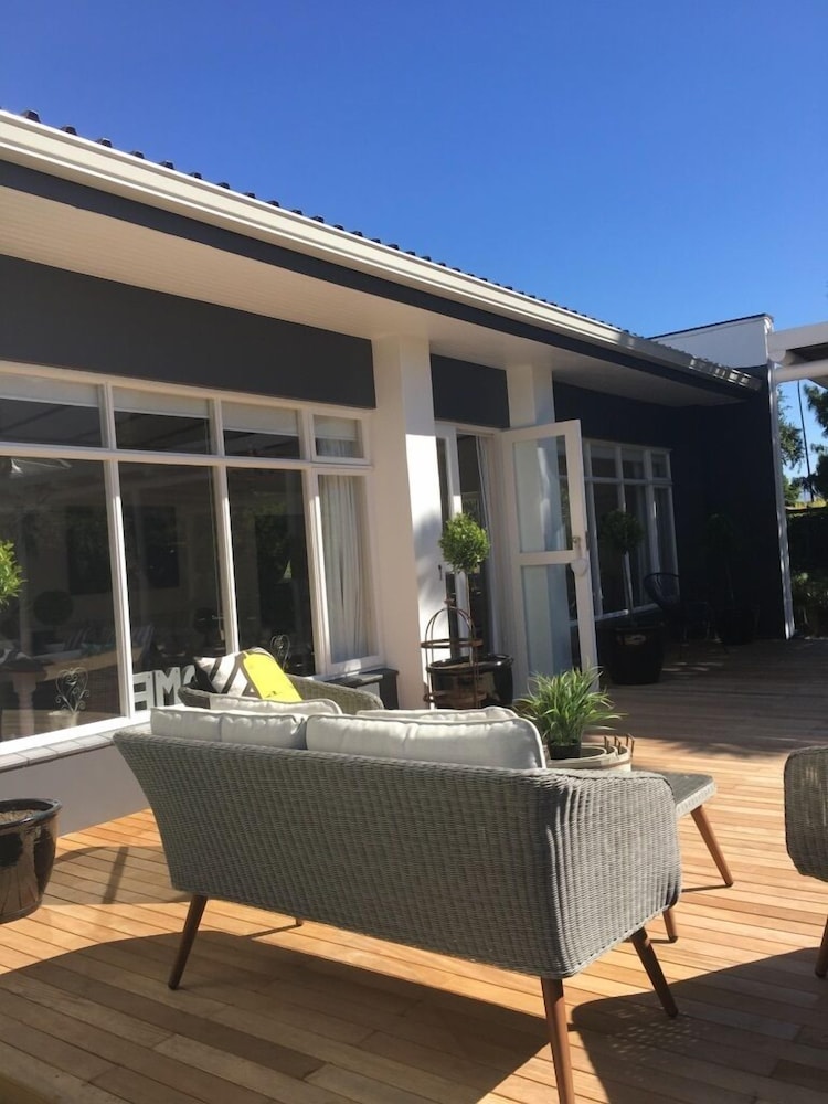 No. 10 Caledon Street Guest House 40/76
