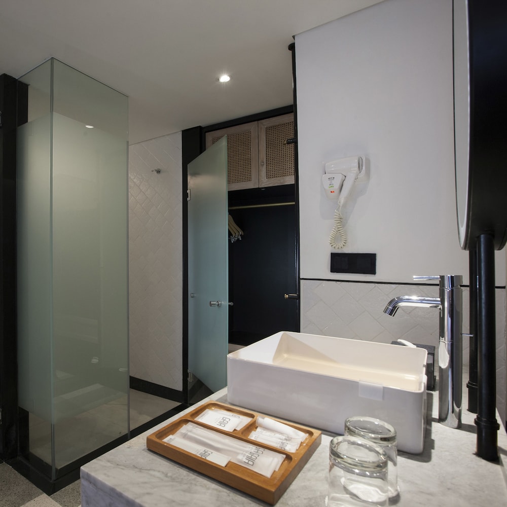 DELUXE, TWIN BEDS, BALCONY