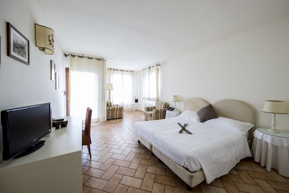 Castello Di Montegridolfo Spa Resort 23/89