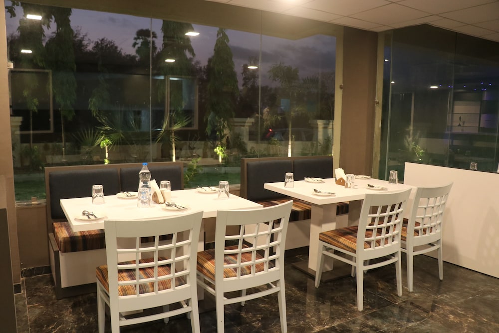Nest Beacon Hotel Daman 28/33