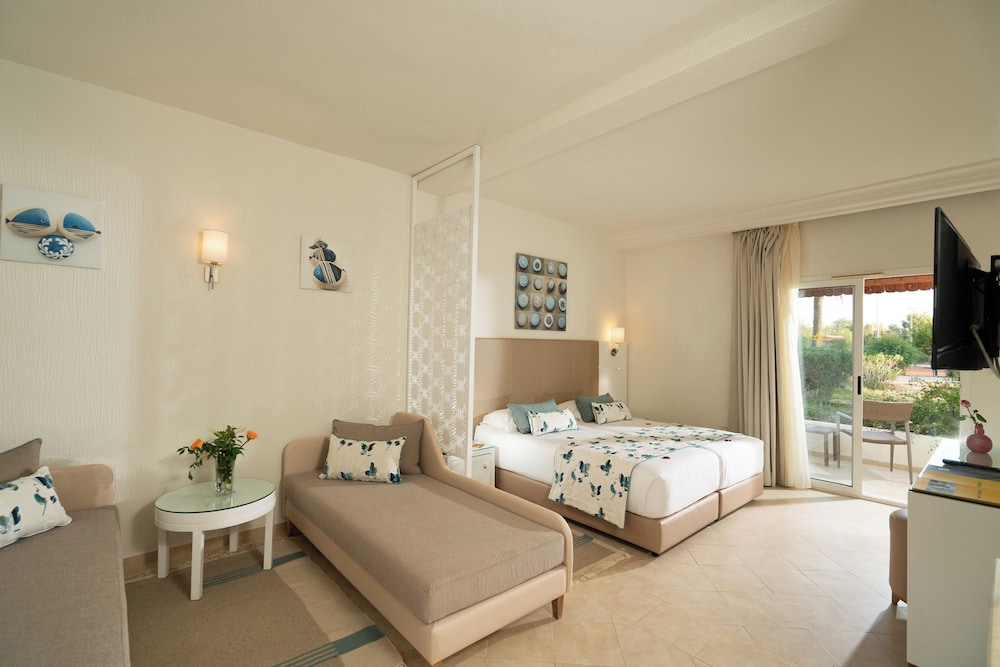 DELUXE, BUNGALOW